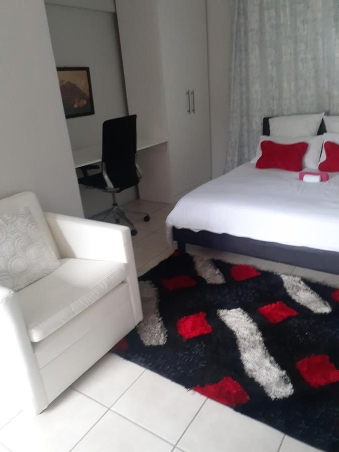 Ruros Guest House Kempton Park Exterior foto